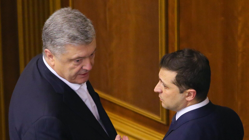"На тракторе". В Раде указали на странное поведение Порошенко с Зеленским